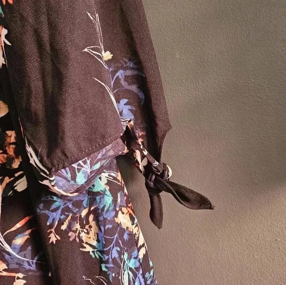 EVRI Floral Print Knotted Sleeve Shift Dress Plus (2X) - Picture 10 of 10